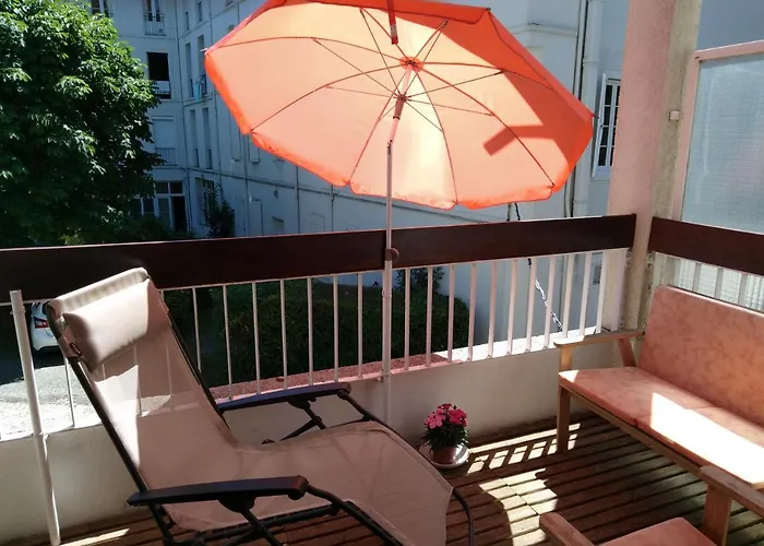 Le Pardeilhan Appt Chaleureux, Lumineux Avec Terrasse Et Parking En Coeur De Ville